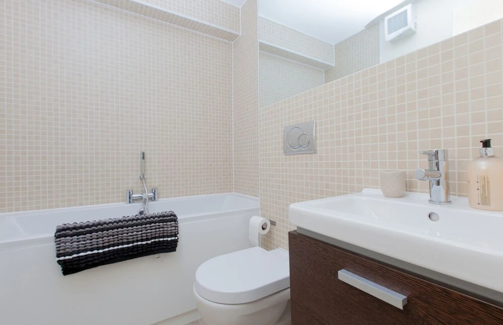 Bright, Contemporary Edinburgh Flat With Parking!