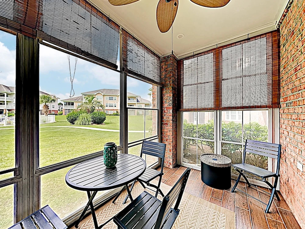 New Listing! Pristine Condo W/ Pool & Patio Condo
