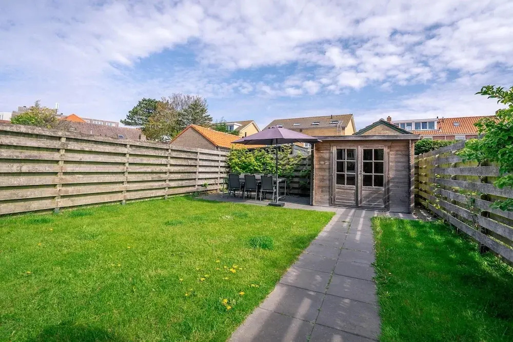 Modernly Furnished Holiday Home for 5 People in De Koog