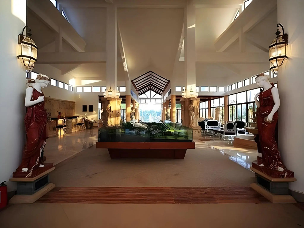 Xinglong Old Banyan Hotel