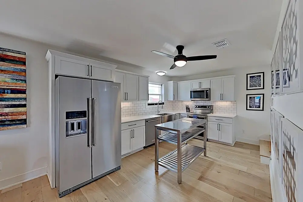 Chic Port A Escape W/ Big Balcony - Walk To Beach! 4 Bedroom Home