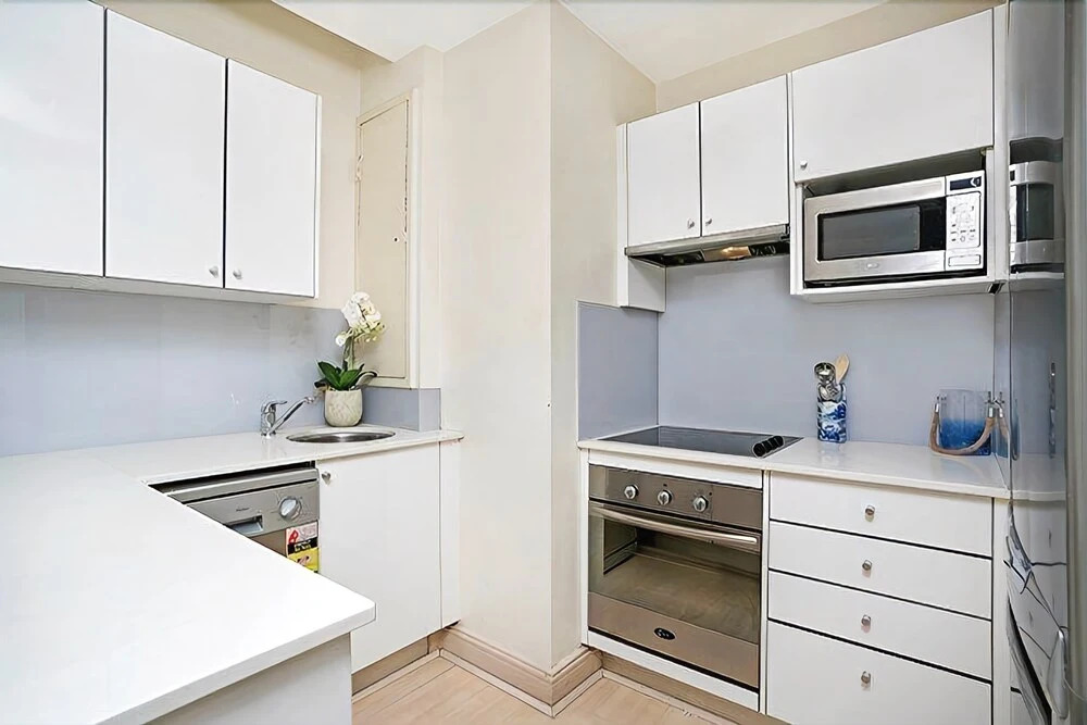 The Apartment Service CL405