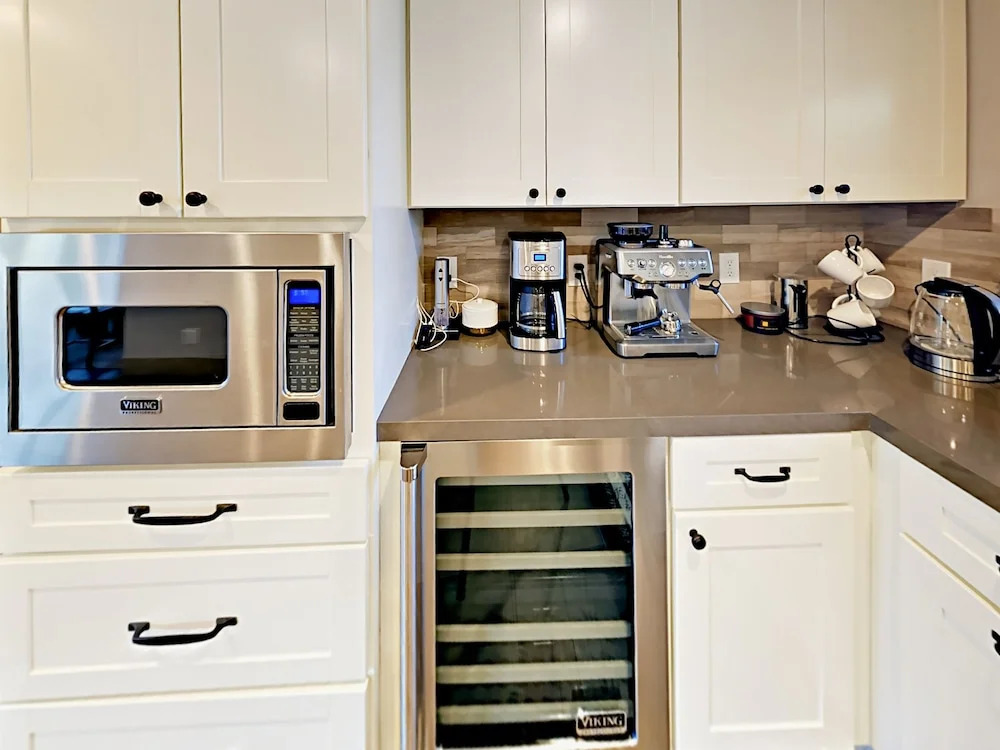 2201 Balboa Dr Home 5 Bedrooms 4 Bathrooms Home