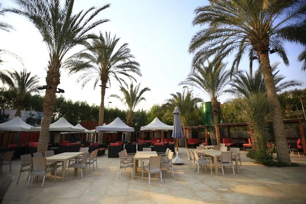 Byoot Bay Hotel & Resort