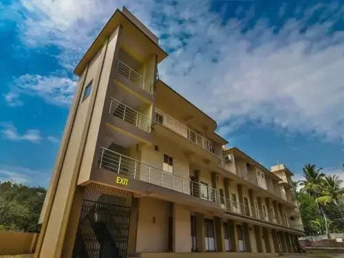 Swarnam By OYO Rooms