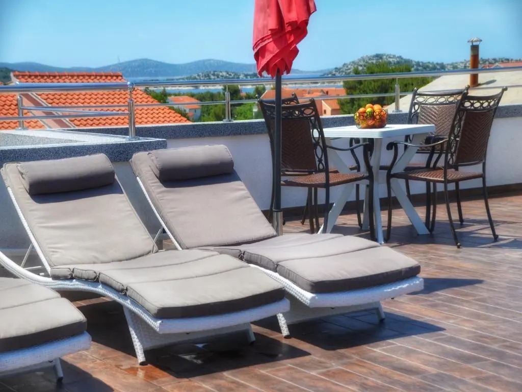 Apartments Maritea