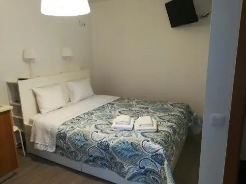 Isaura Home