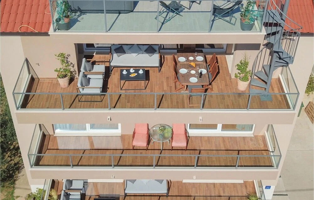 Stunning Home in Kastel Gomilica With Wifi and 4 Bedrooms