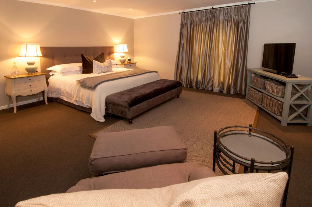 8A Grahamstown by The Oyster Collection