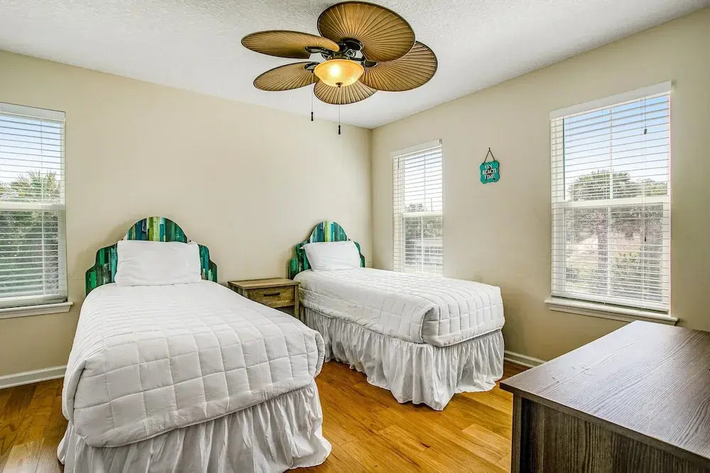 Beautiful 3-level Home Steps From the Beach W/wifi, Washer/dryer, & Central AC