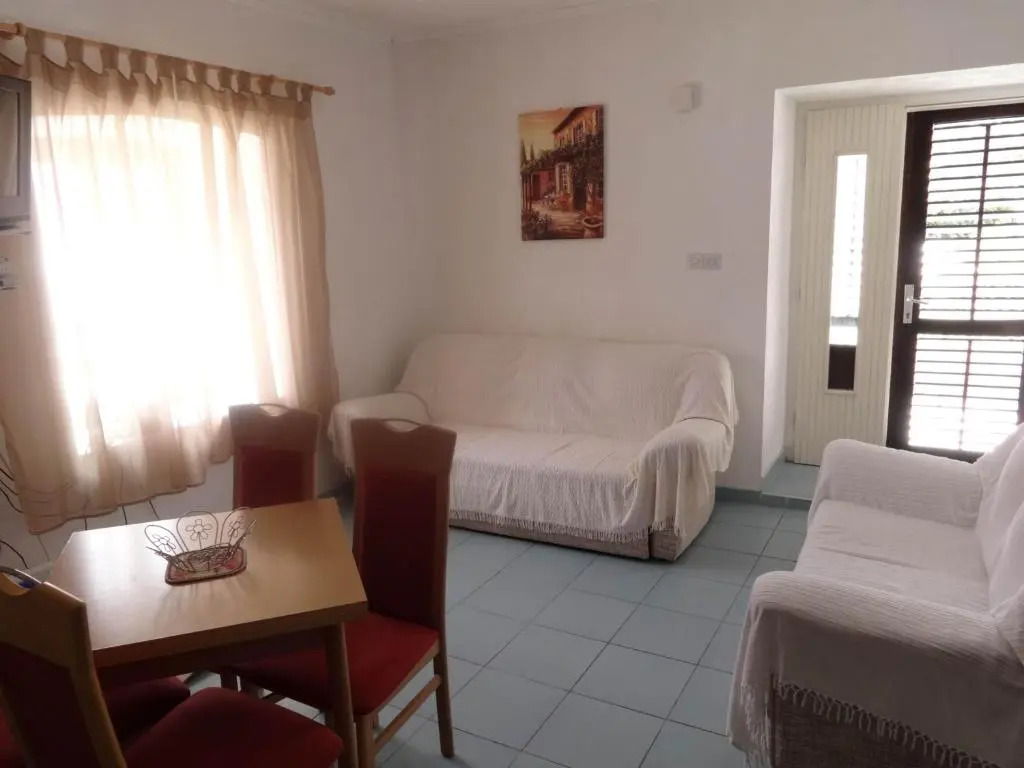 Seaside apartments and rooms
