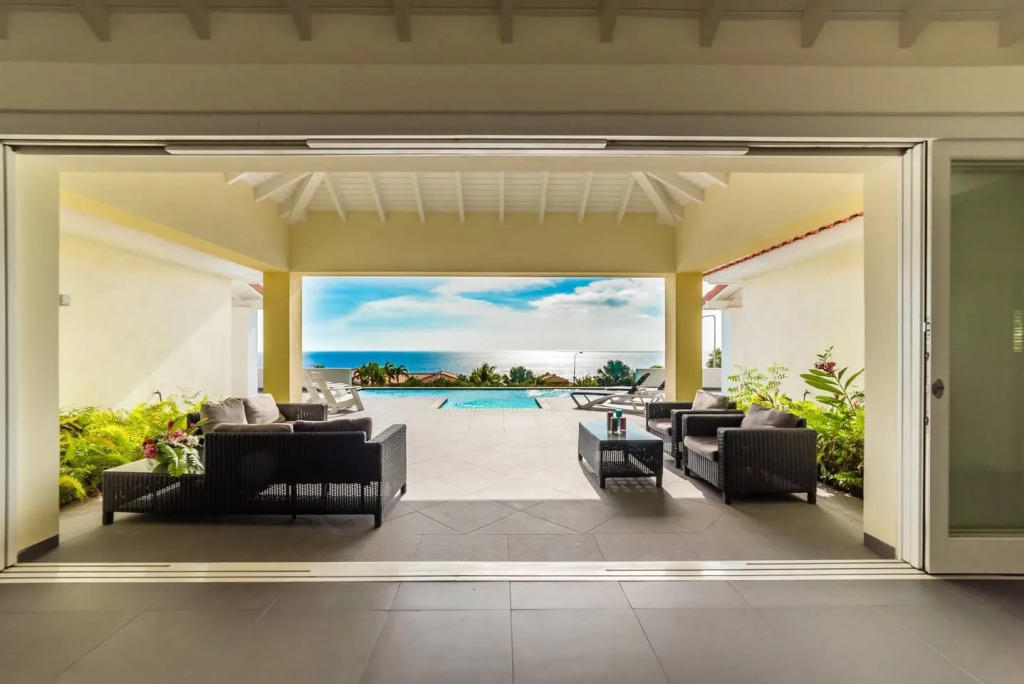 Spacious, Bright Villa - Spectacular Ocean View
