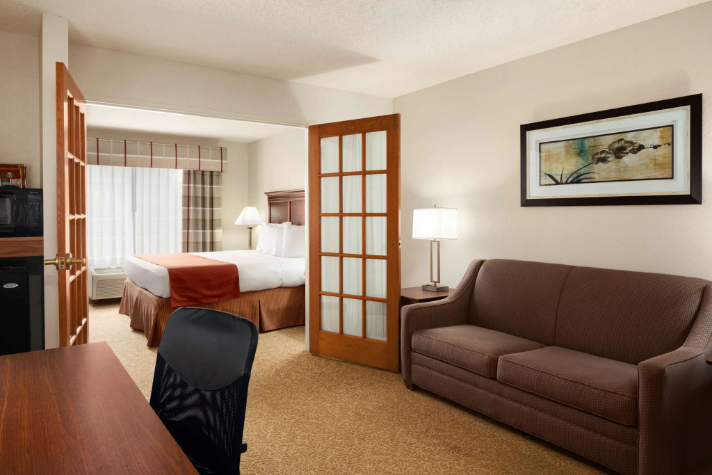 Country Inn & Suites by Radisson, Grand Rapids Airport, MI