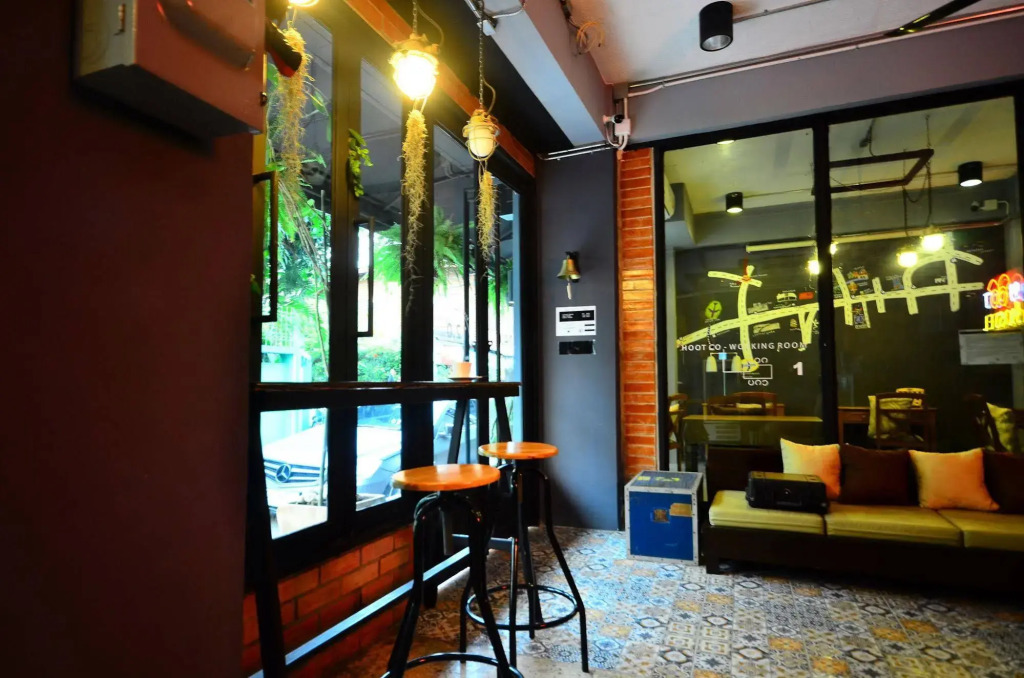 The neighbor hoot hostel & cafe
