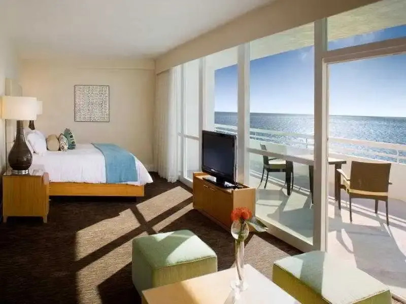 Fontainebleau Miami Beach Versailles Tower