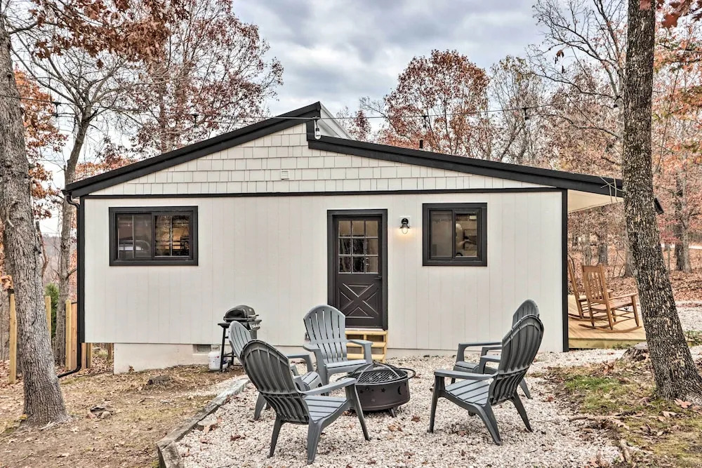 Cottage w/ Grill & Fire Pit in Osage Beach!