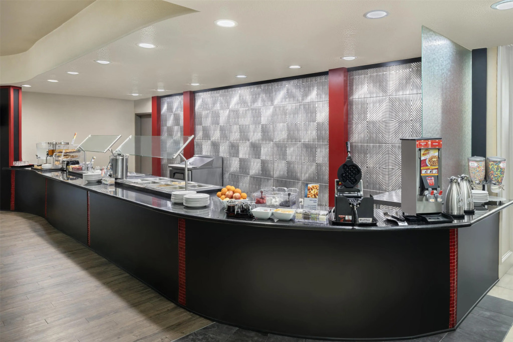 Best Western Premier Crown Chase Inn & Suites