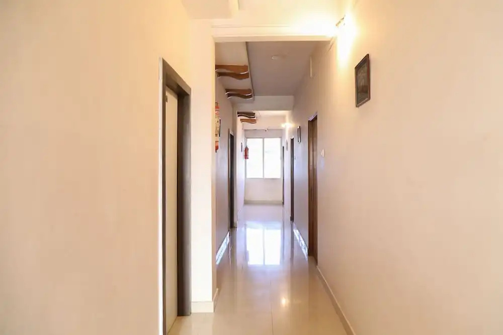 Collection O 8115 Hotel Vinayak Inn