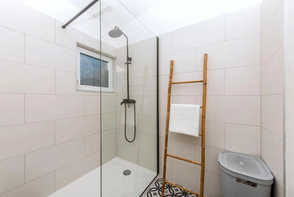 Vista Mare Apartment - Brand New, 3 Bedroom, Sea View