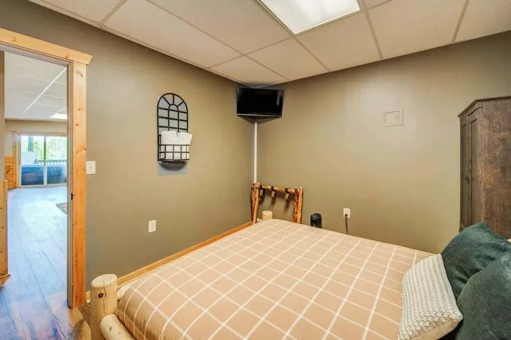 Four Bear Hideaway Coosawattee River Resort!