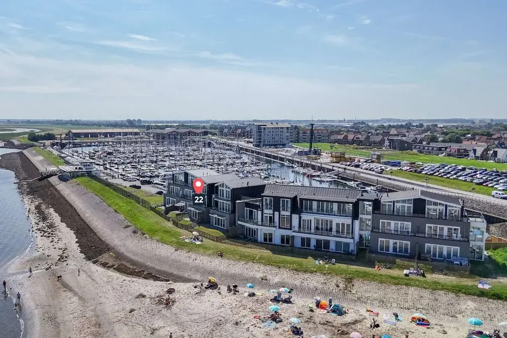 Unique apartment, located on the Oosterschelde and marina of Sint Annaland