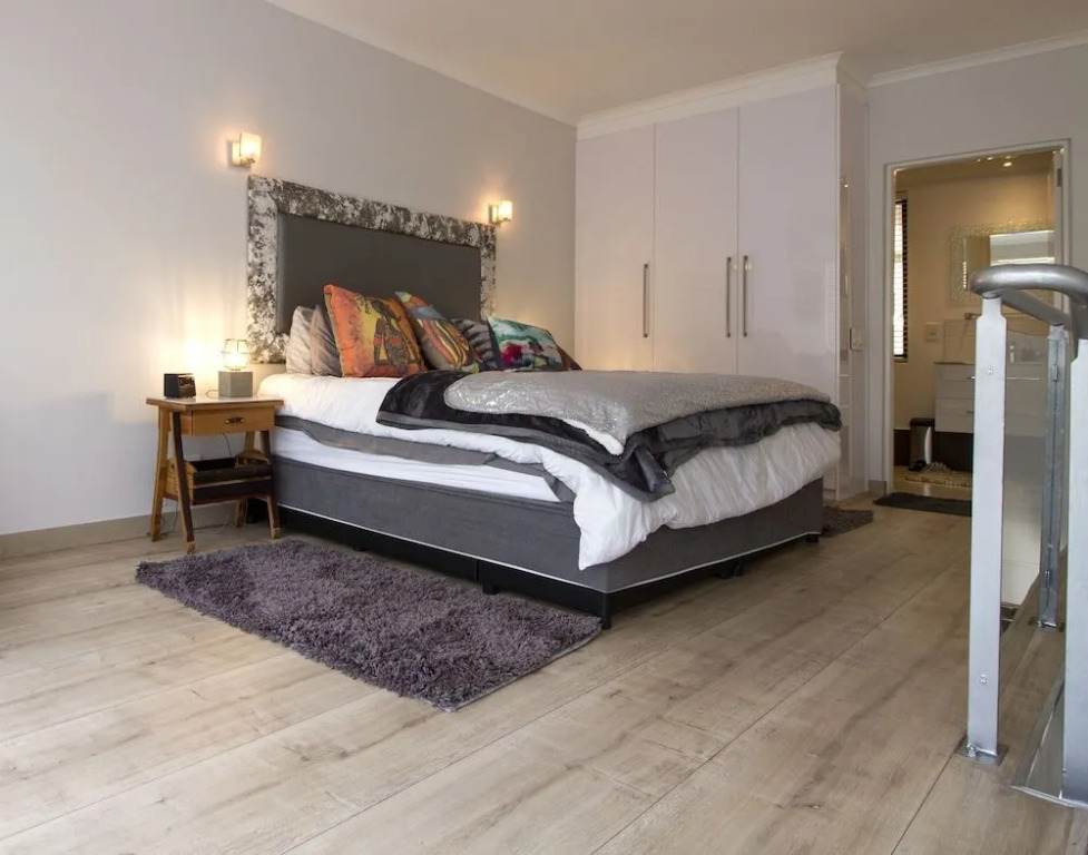 Trendy 1-BR City Center Apt