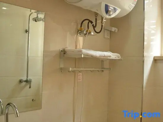 Donggang Town Galaxy Express Hotel