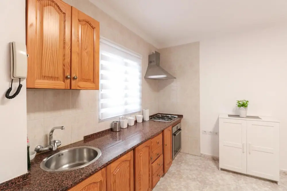 #3 Private Room Renovated Apt Habi