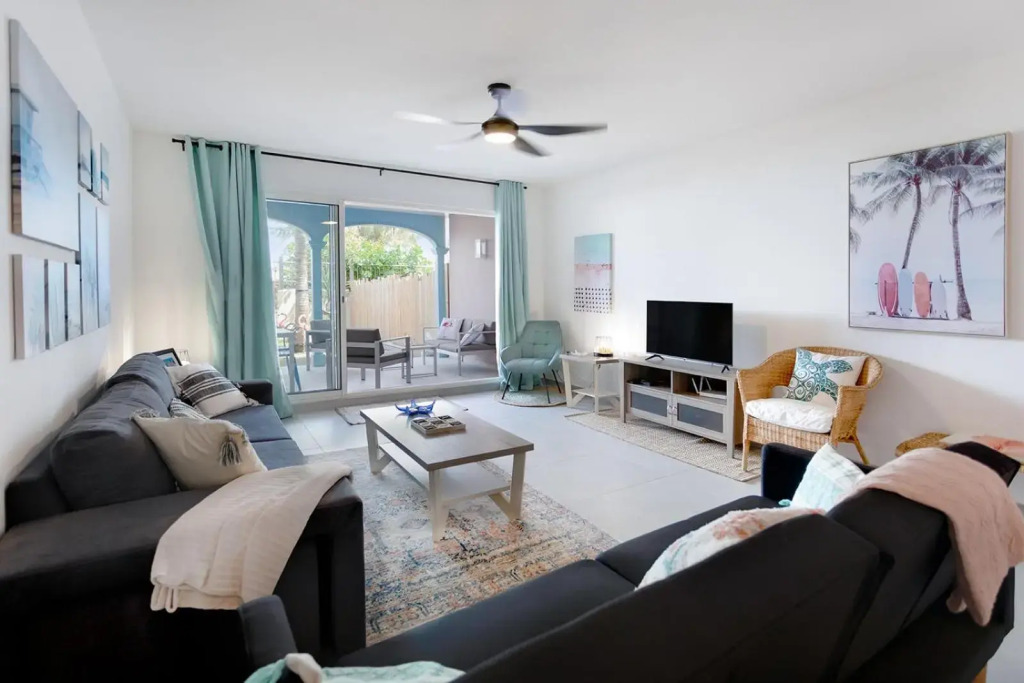 VILLA FLAMINGO, Beautiful 2 bedroom house - 1 min from the beach