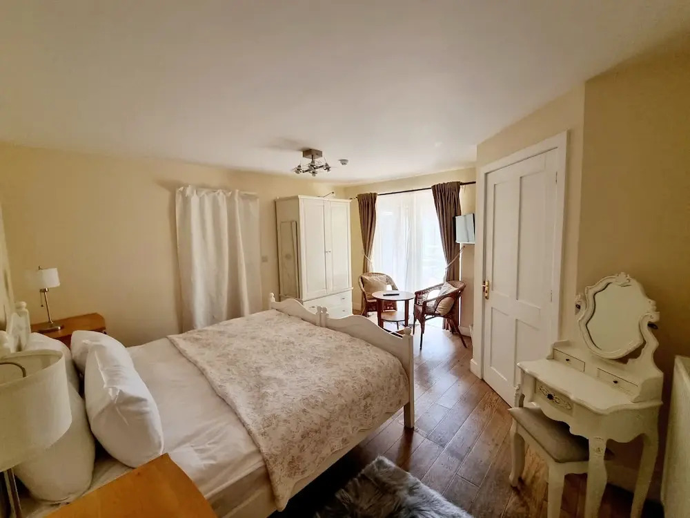 Oak Tree Rooms LTD