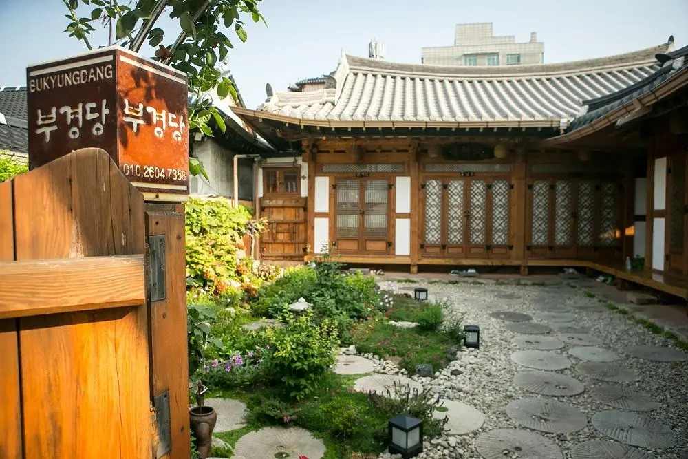 Jeonju Hanok Maeul Hanok Gotek Bugyeongdang