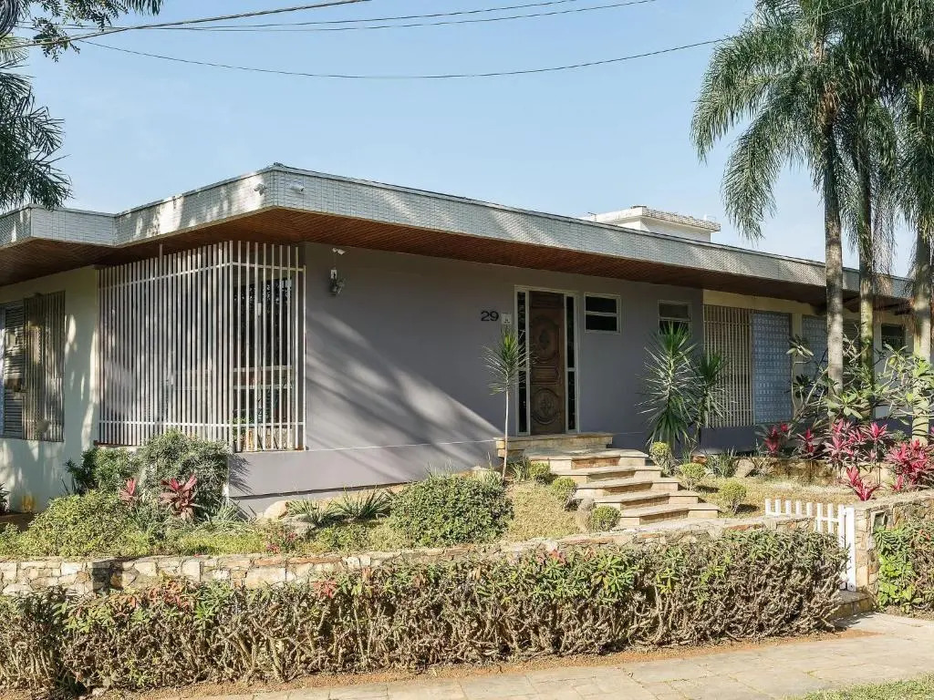 Apartamento lindo, com quintal, na Praça Pôr do Sol