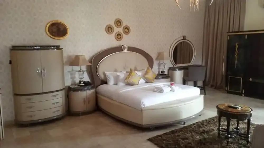 Reina Villa Hotel