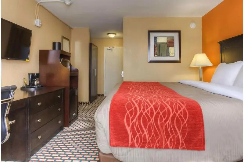 Econo Lodge Inn & Suites