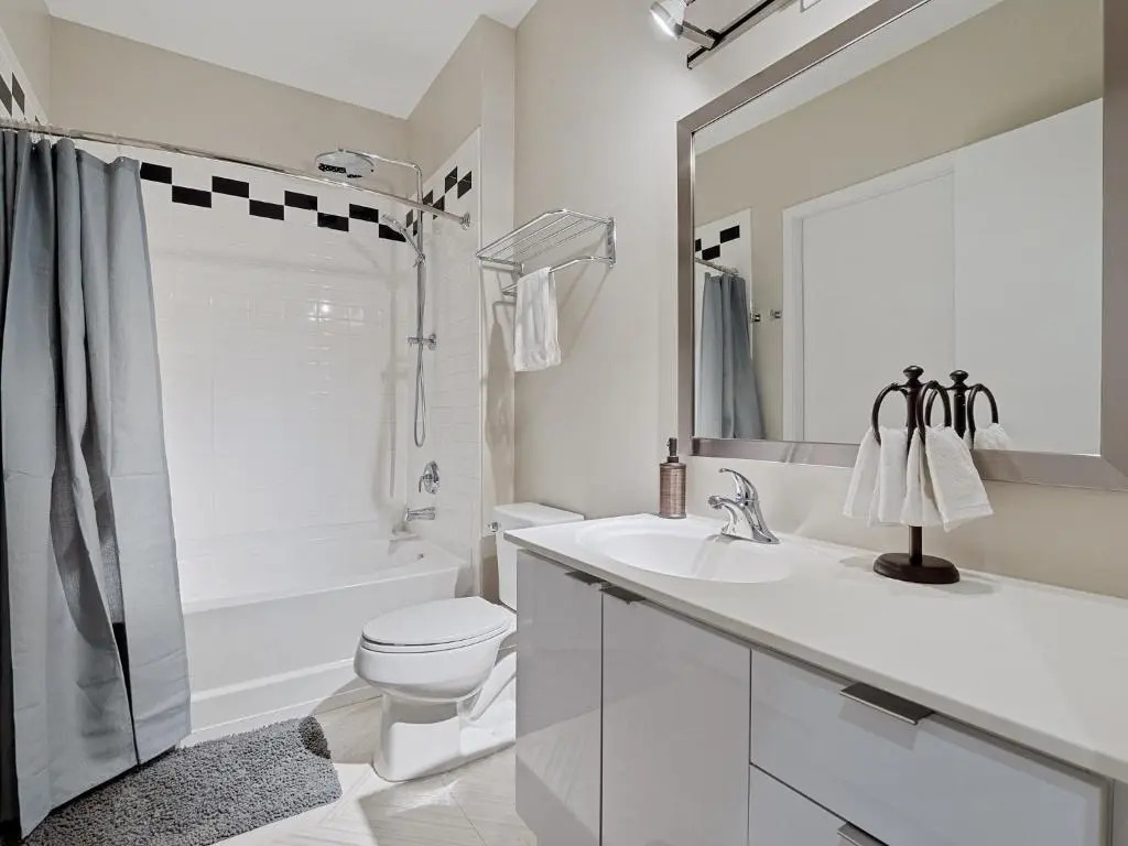Heart of Downtown with Amazing Amenities steps from Nightlife 503