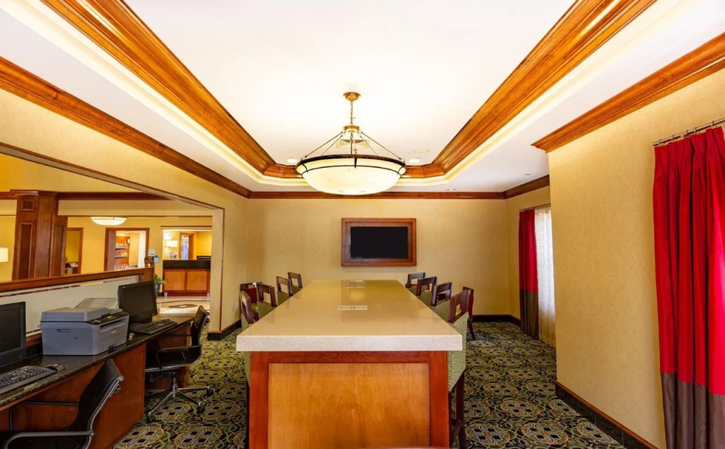 Holiday Inn Express & Suites Williamsburg by IHG