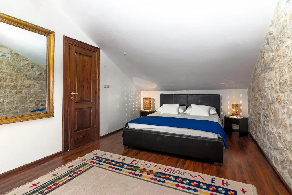 4 bedrooms seafront Villa LAURUS with heated pool for up to 8 people