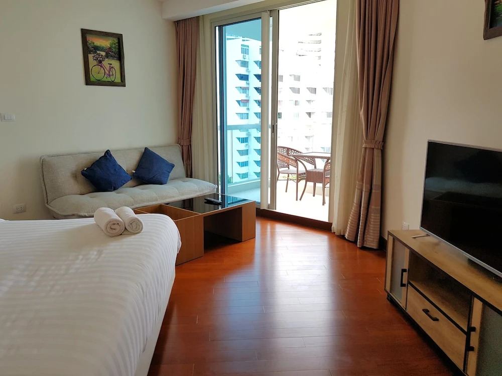 The Palm Studio by Pattaya Holiday