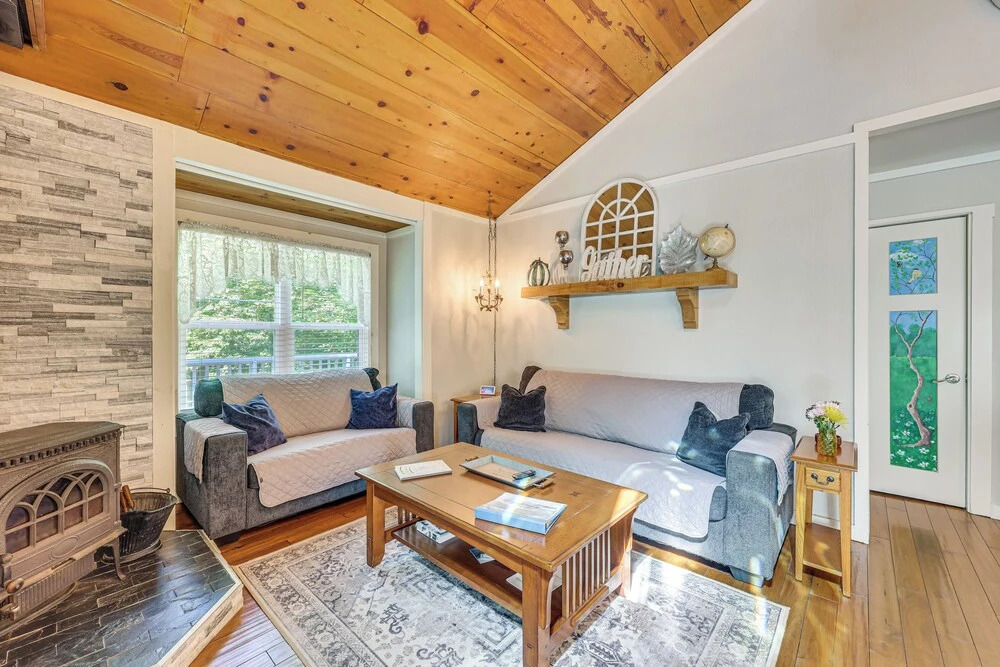 Hot Tub, Fire Pit: Family-friendly Murphy Home