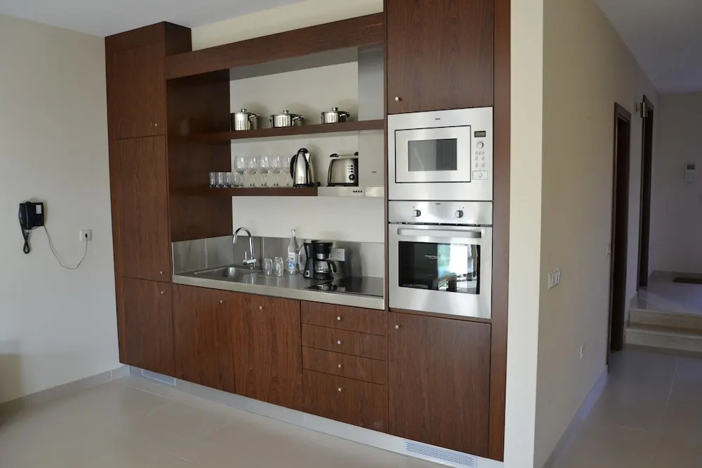 Luxury Villa Heated Pool, walk to São Rafael Beach, Albufeira
