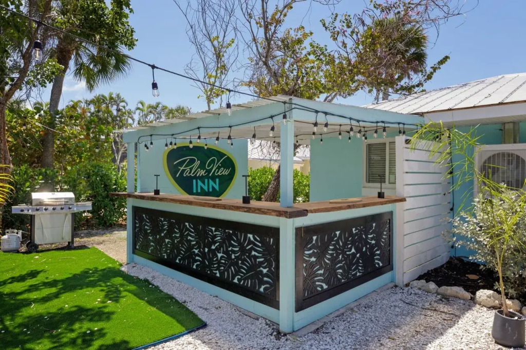 THE Palmview AND Sandpiper Inns