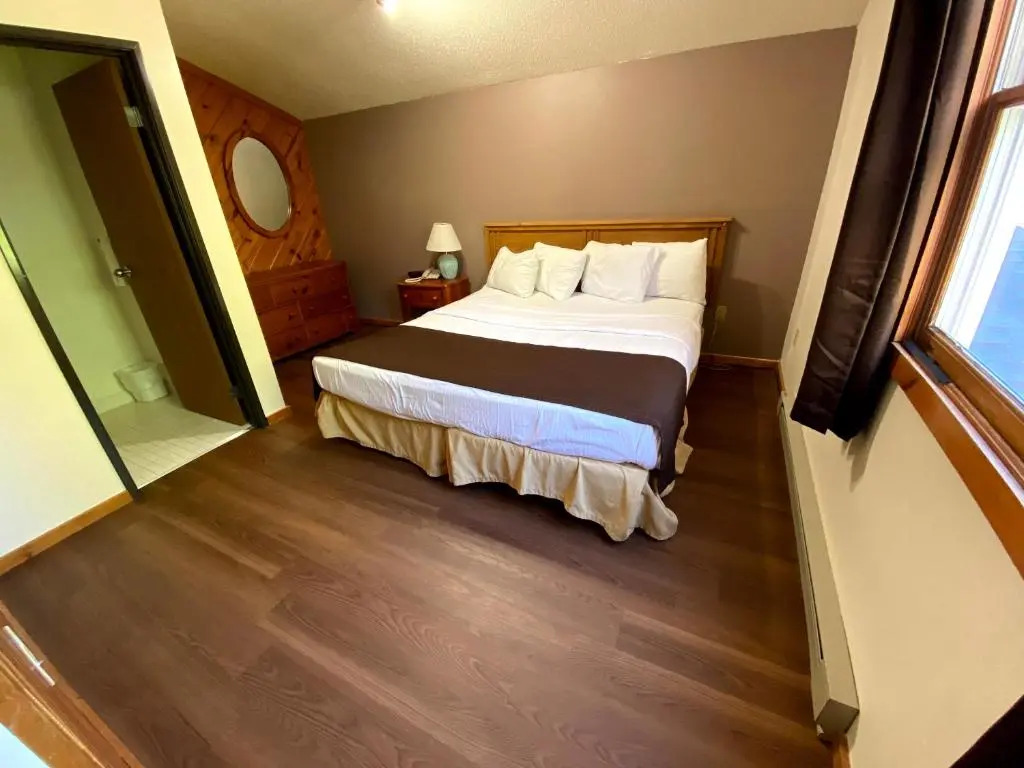 Woodland Inn & Suites