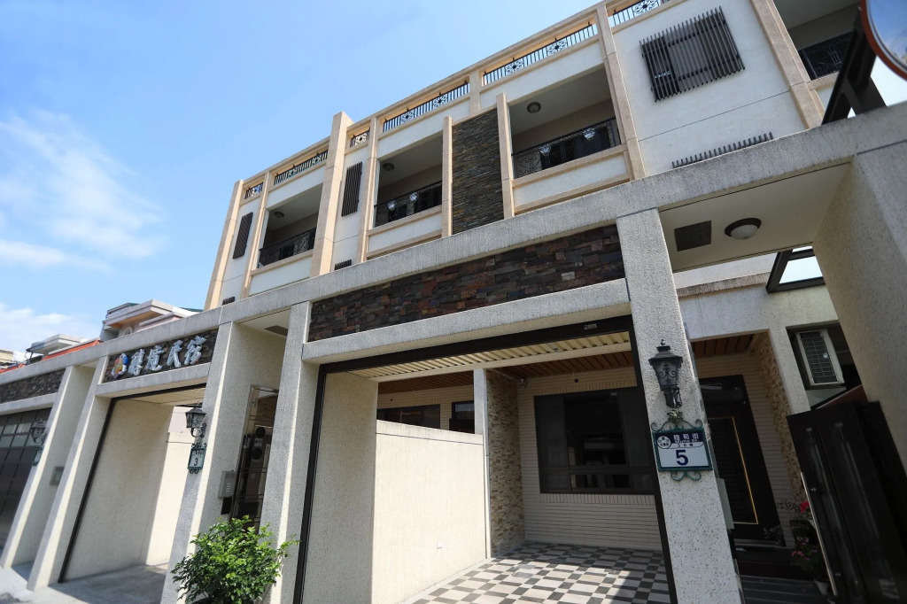 醇境民宿市區車庫停車場