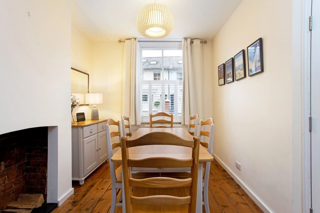 Perfect for family stays, ideal for walk to shops & restaurants