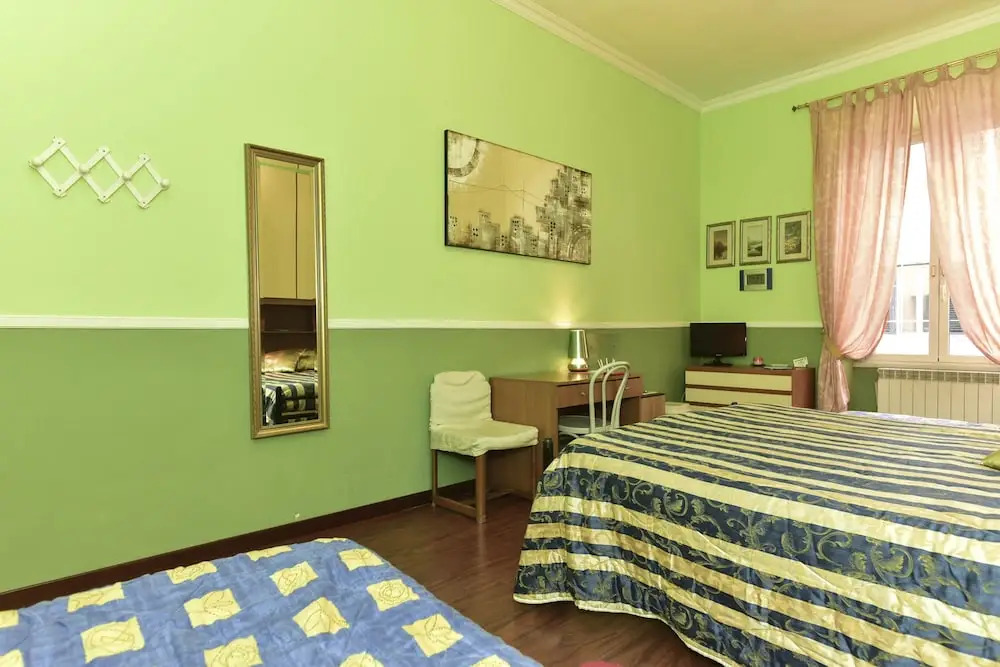 Nicole Rooms