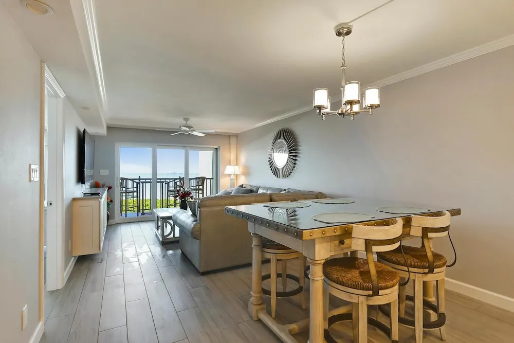 Land's End 403 Building 10 Fully Updated / Beachfront Condo!