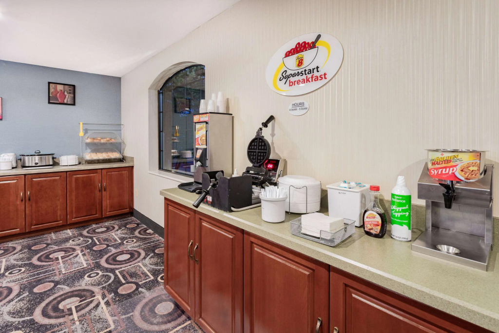 Super 8 by Wyndham Marysville/Port Huron Area