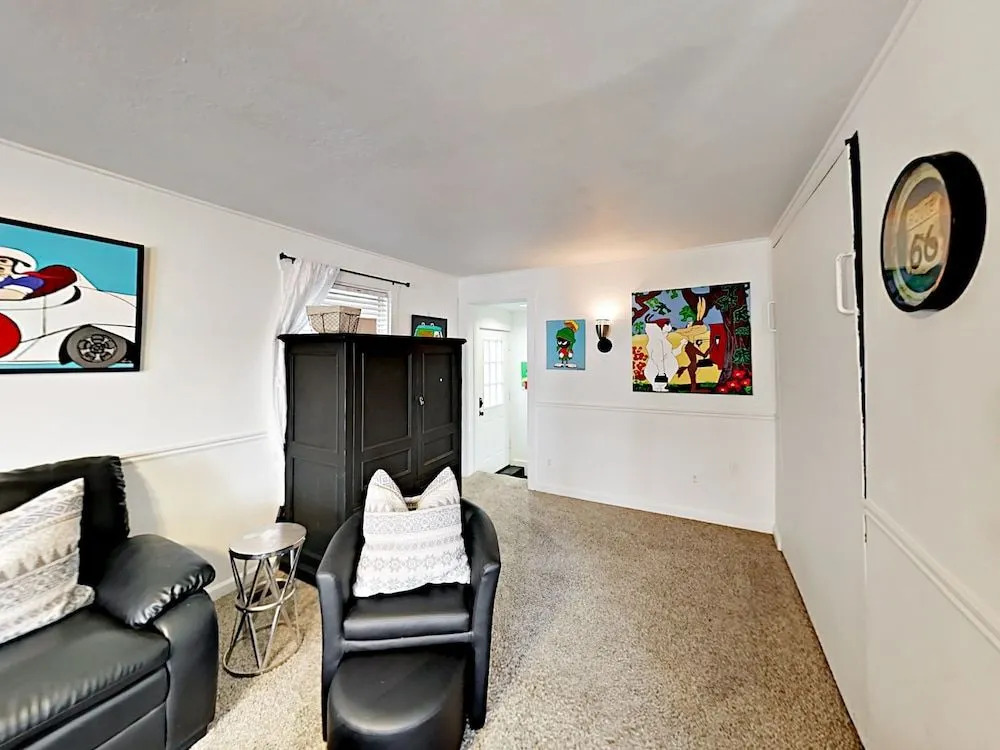 2BR Center Park City Condo by RedAwning