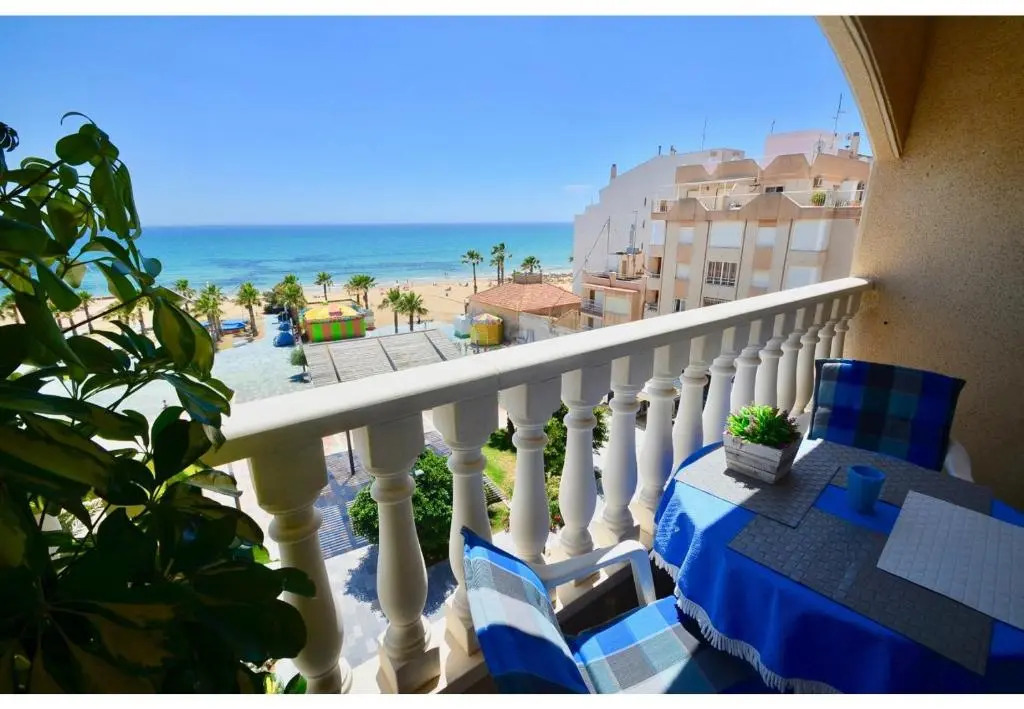 12 Sunny Sea Views
