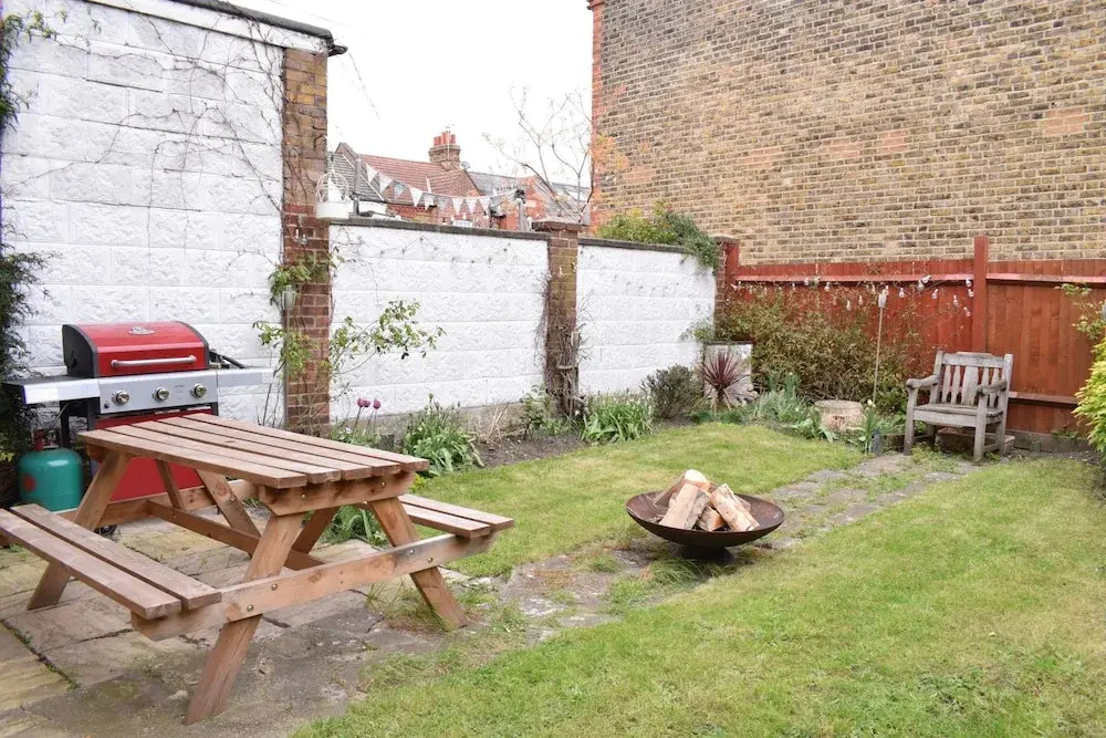 Well-decorated 2 Bedroom Garden Flat in Balham